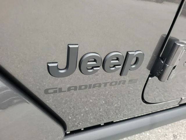 New 2026 Granite Crystal Metallic Clear-Coat Exterior Paint Jeep Willys image 5