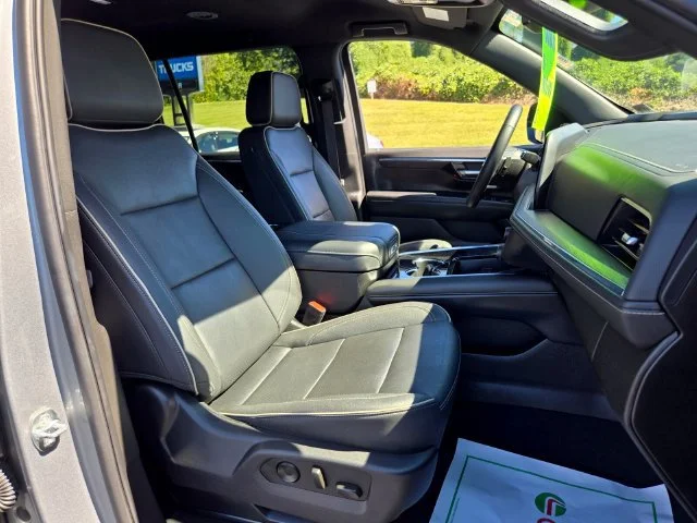 Used 2025 Sterling Gray Metallic Chevrolet Premier image 21