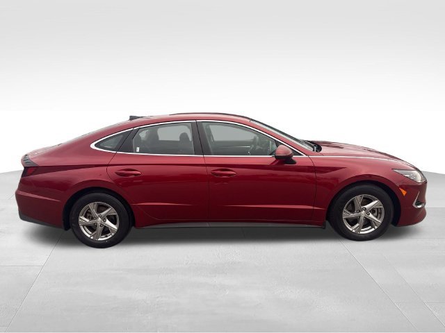Used 2023 Red Hyundai SE image 6