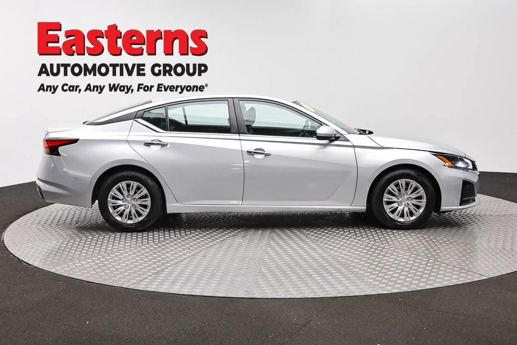 Used 2023 Silver Nissan 2.5 S image 4