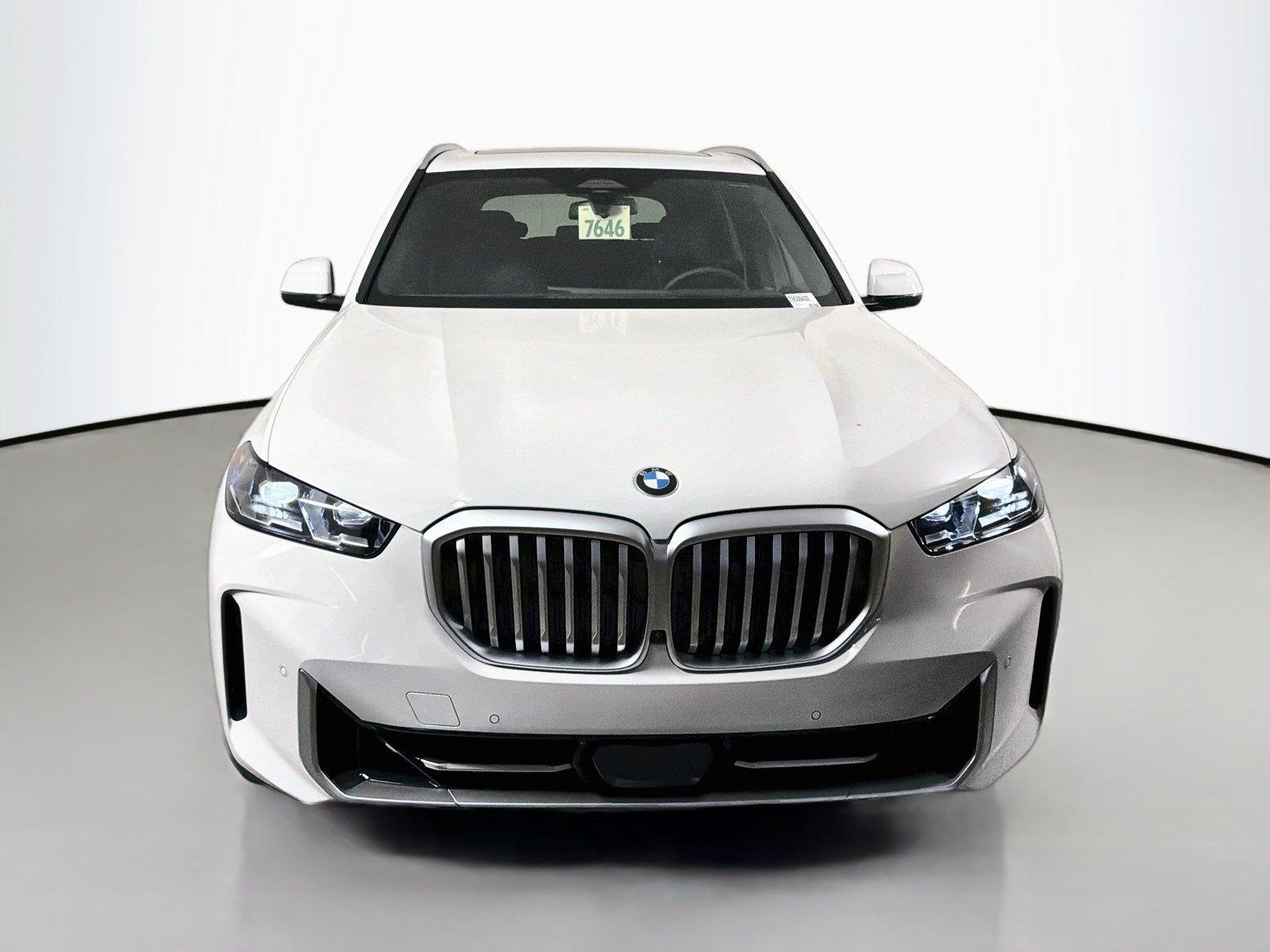 New 2026 Alpine White BMW sDrive40i image 2
