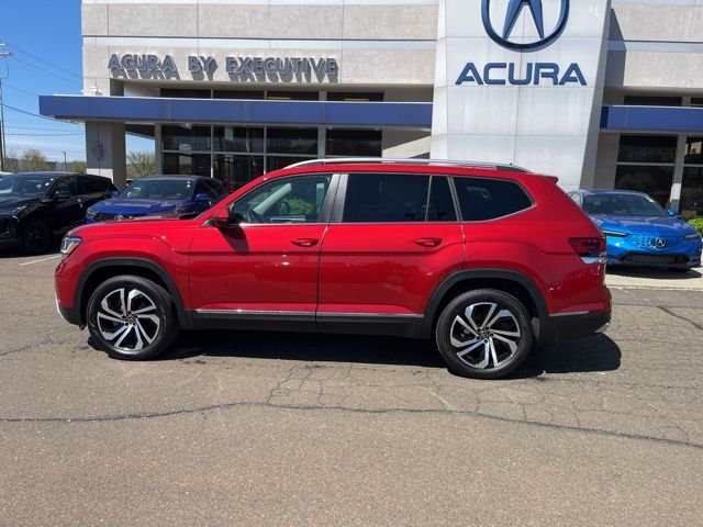 Used 2023  Volkswagen SEL image 4