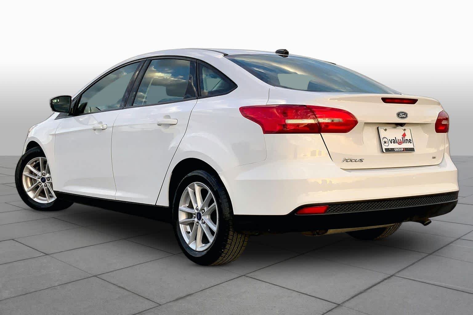 Used 2017 Oxford White Ford SE image 12