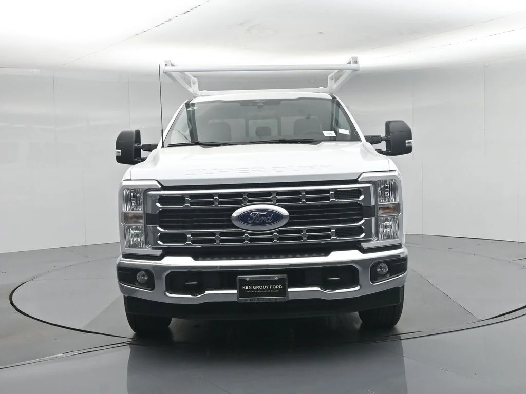 New 2026 Oxford White Ford XLT image 30