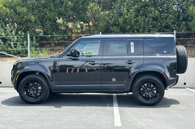 New 2026 Santorini Black Land Rover S image 2