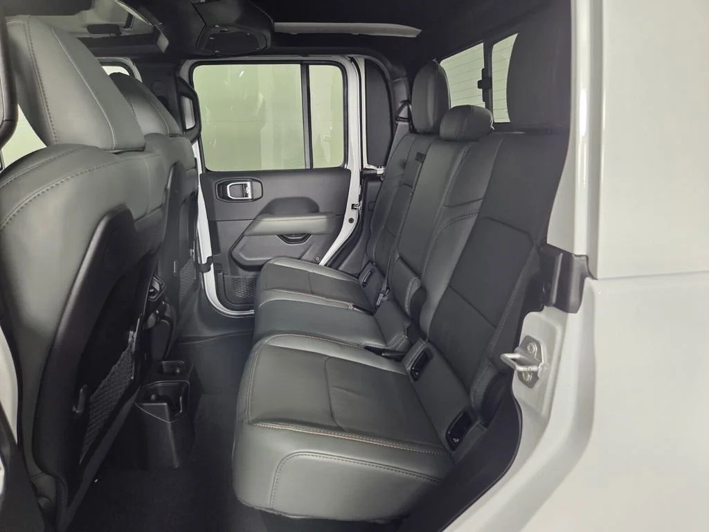 New 2026 Bright White Clear-Coat Exterior Paint Jeep Mojave X image 18