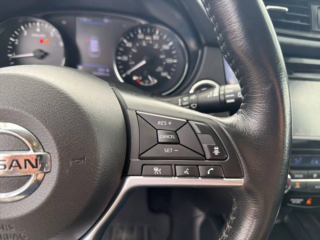 Used 2018 Gray Nissan SL image 44