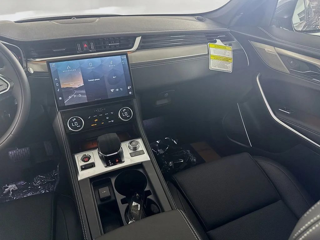 2026 Jaguar F-Pace R-Dynamic S - Photo 23