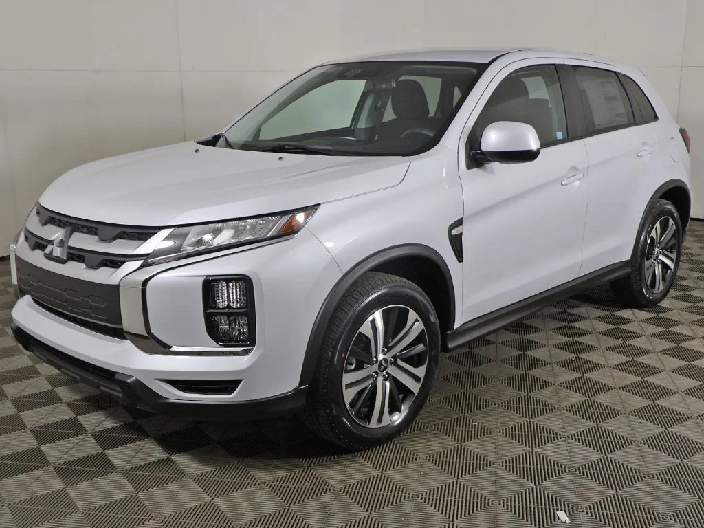 New 2026 White Mitsubishi 2.0 ES image 5