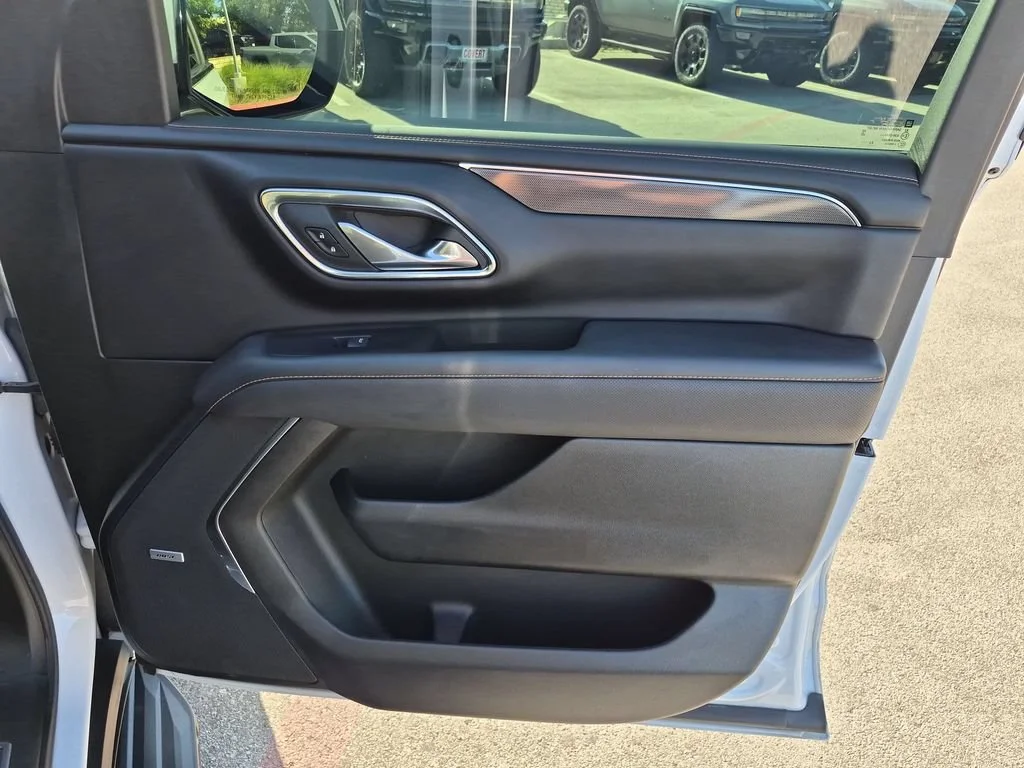 Used 2023 Summit White GMC AT4 image 40
