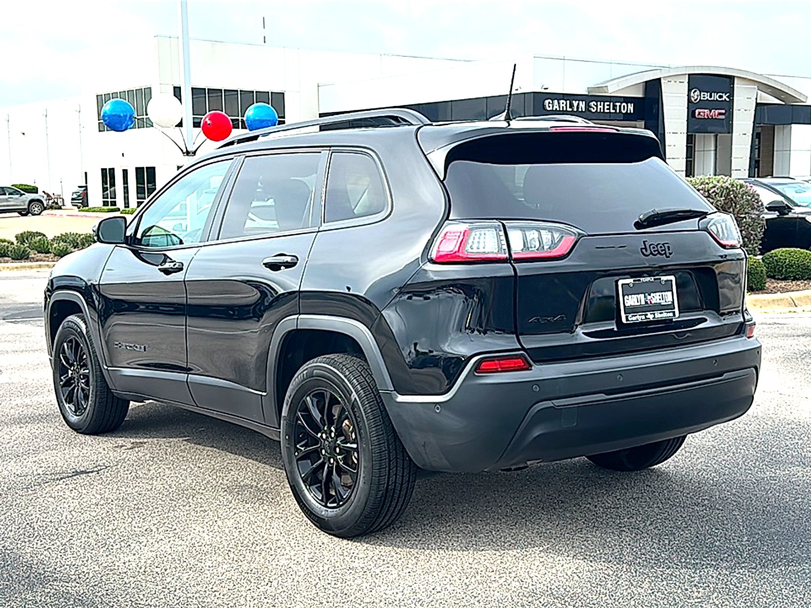 Used 2023 Diamond Black Crystal Pearlcoat Jeep Altitude Lux 4x4 image 6