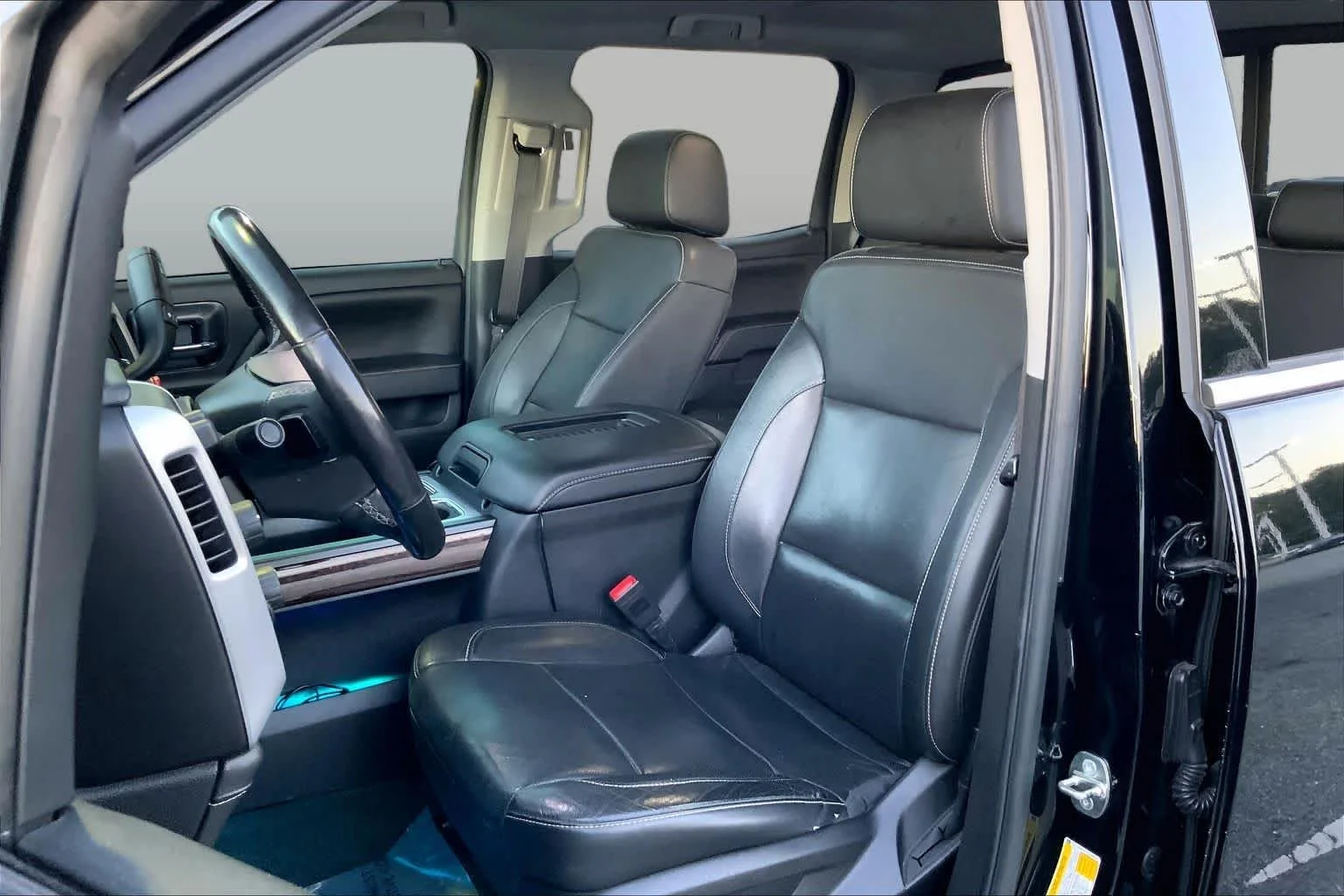 Used 2018 Onyx Black GMC SLT image 8