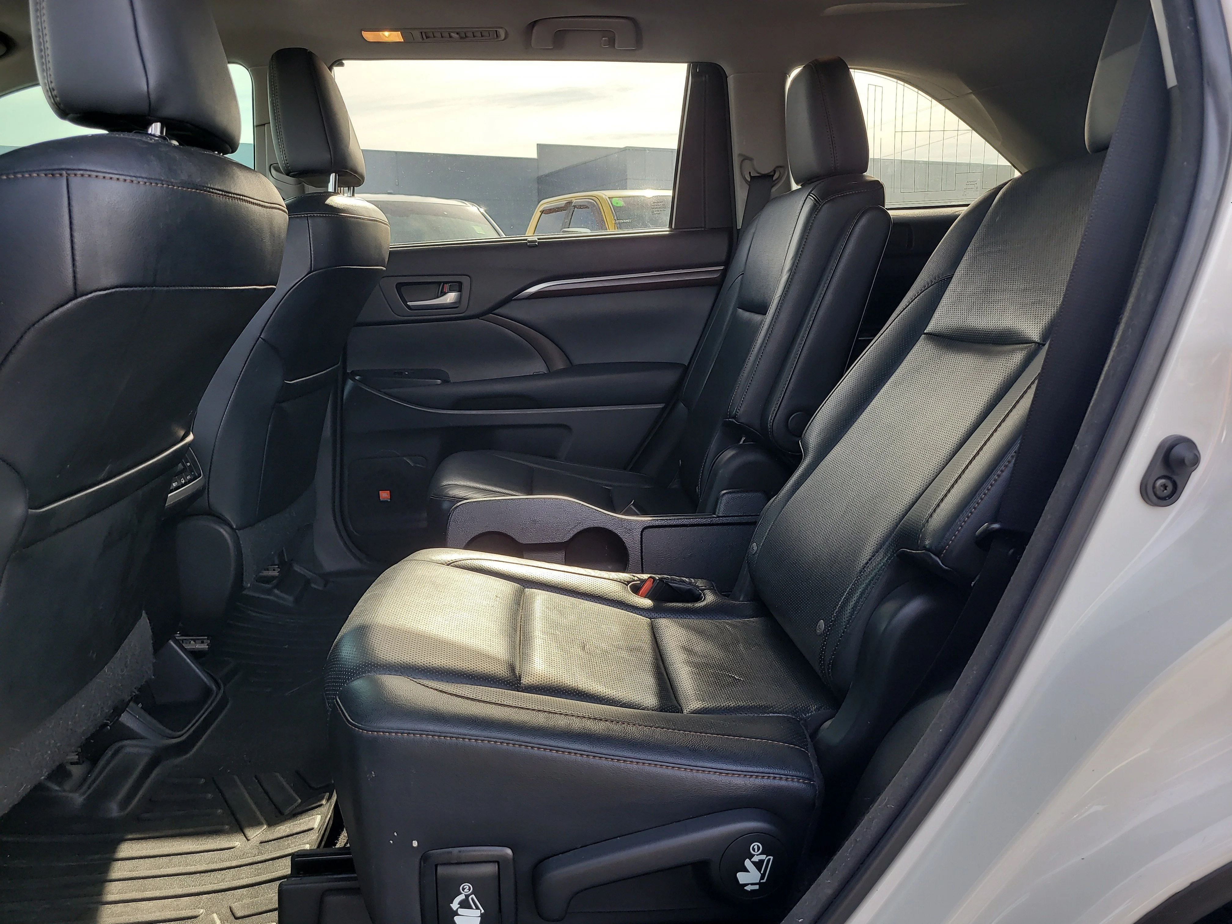 Used 2014 Blizzard Pearl Toyota Limited image 11