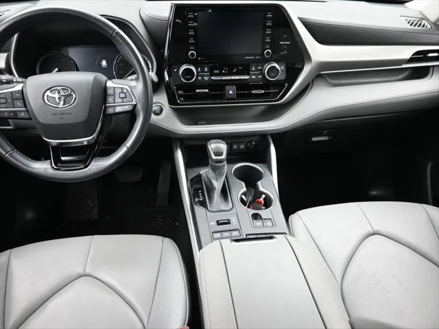 2021 Toyota Highlander XLE - Photo 18