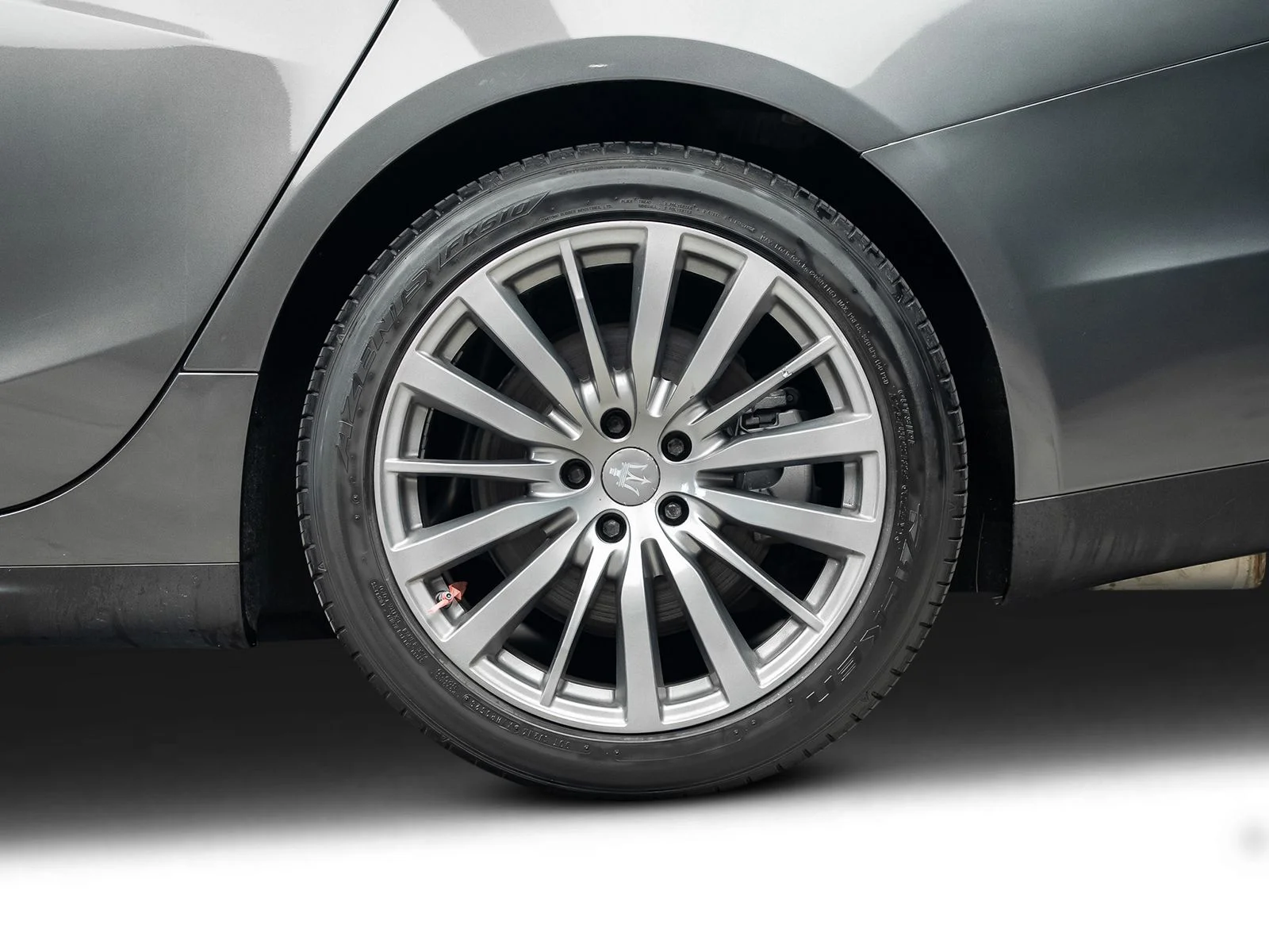 Used 2017 Gray Maserati Base image 28