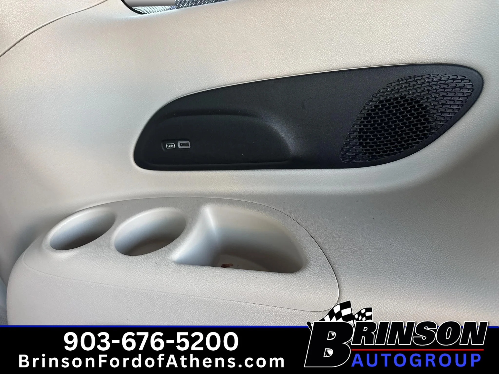 Used 2019 Brilliant Black Crystal Pearlcoat Chrysler Touring L Plus image 7