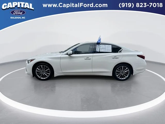 Used 2023 White INFINITI LUXE image 5