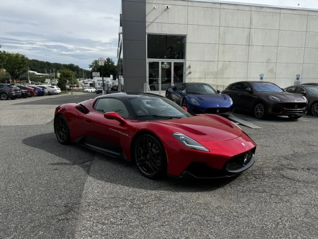 Used 2022 RED Maserati  image 5