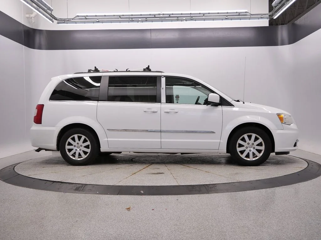 Used 2014 White Chrysler Touring image 6