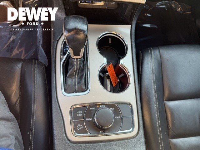 Used 2017 Bright White Clearcoat Jeep Limited image 21