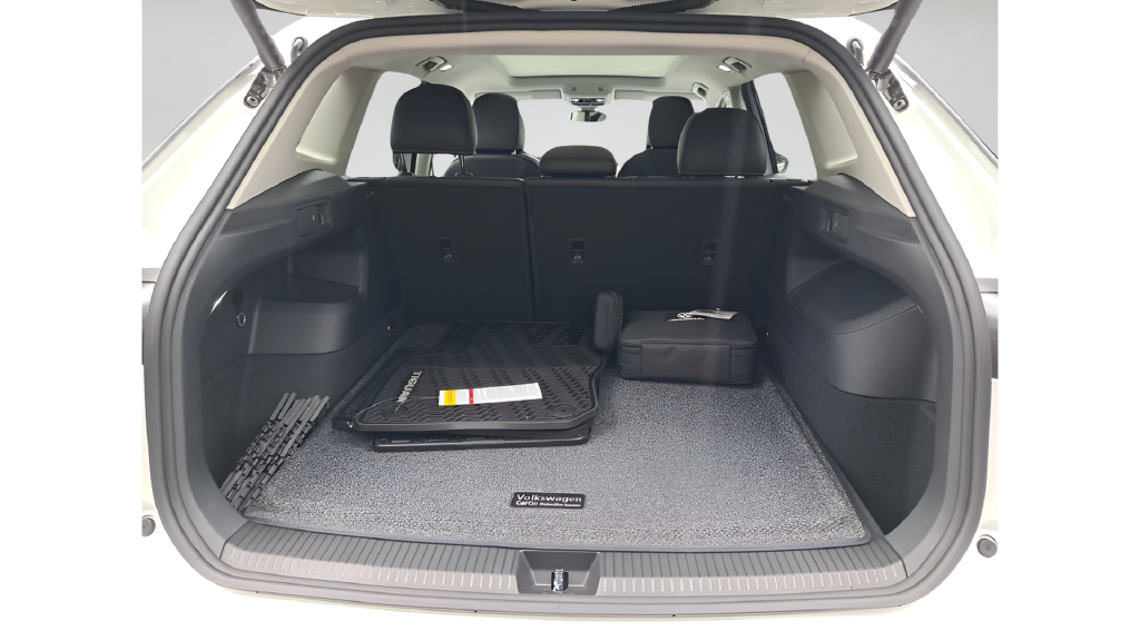 New 2025 White/off-white Volkswagen 2.0T SE image 26