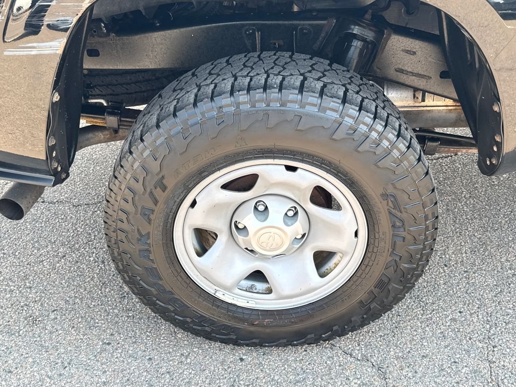 Used 2018 Black Toyota SR5 image 40