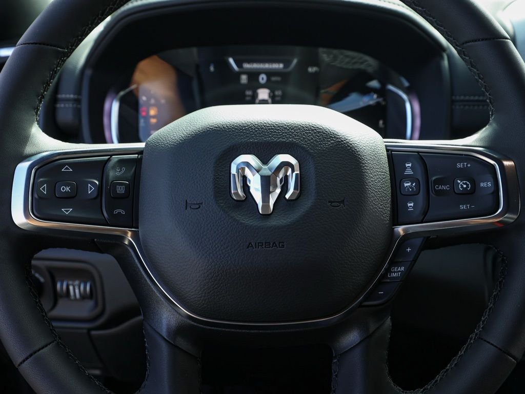 New 2026 Diamond Black Crystal Pearl-Coat Exterior Paint RAM Laramie image 23