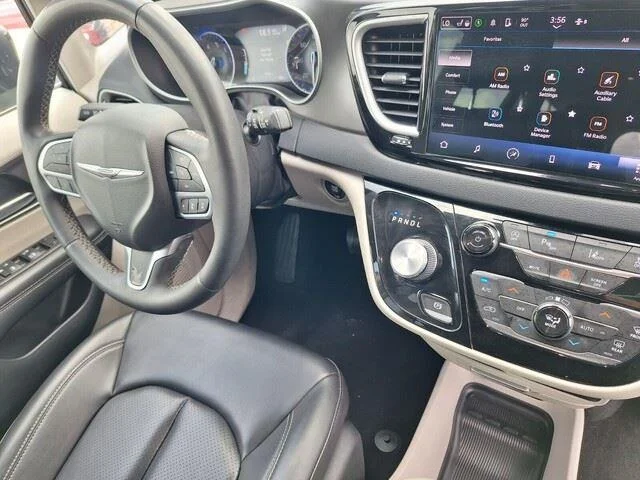 Used 2023 Brilliant Black Crystal Pearlcoat Chrysler Touring L image 32