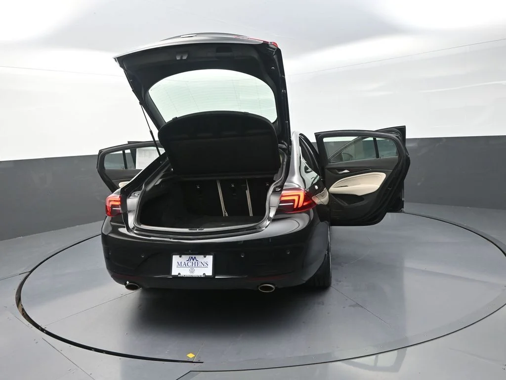 Used 2019 Black Buick Avenir image 36