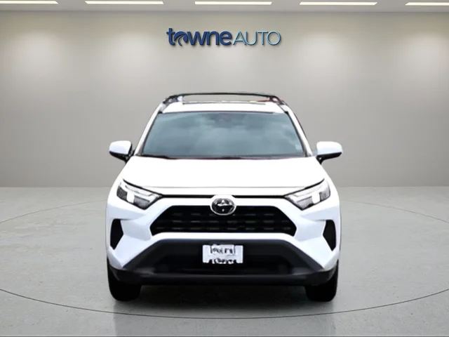 Used 2022 White Toyota XLE image 10
