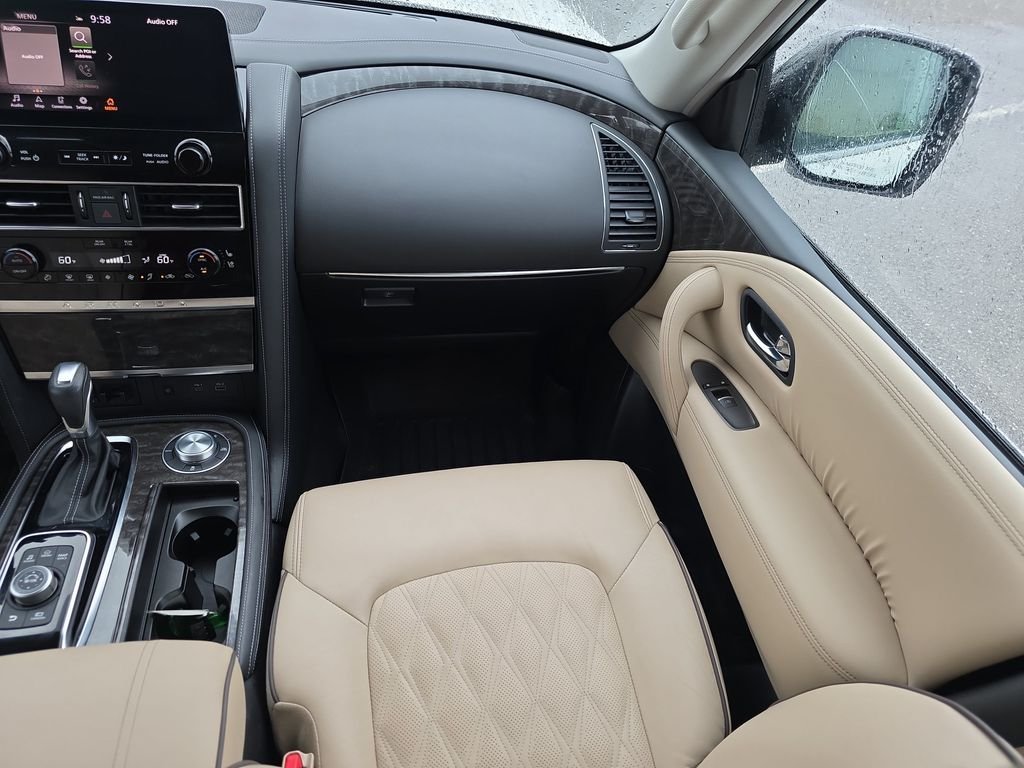 Used 2023 White Nissan Platinum image 17