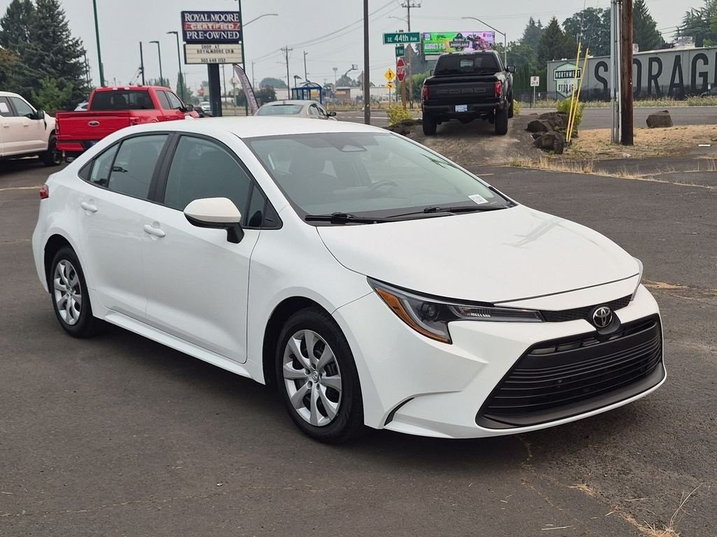 Used 2024 Ice Toyota LE image 7