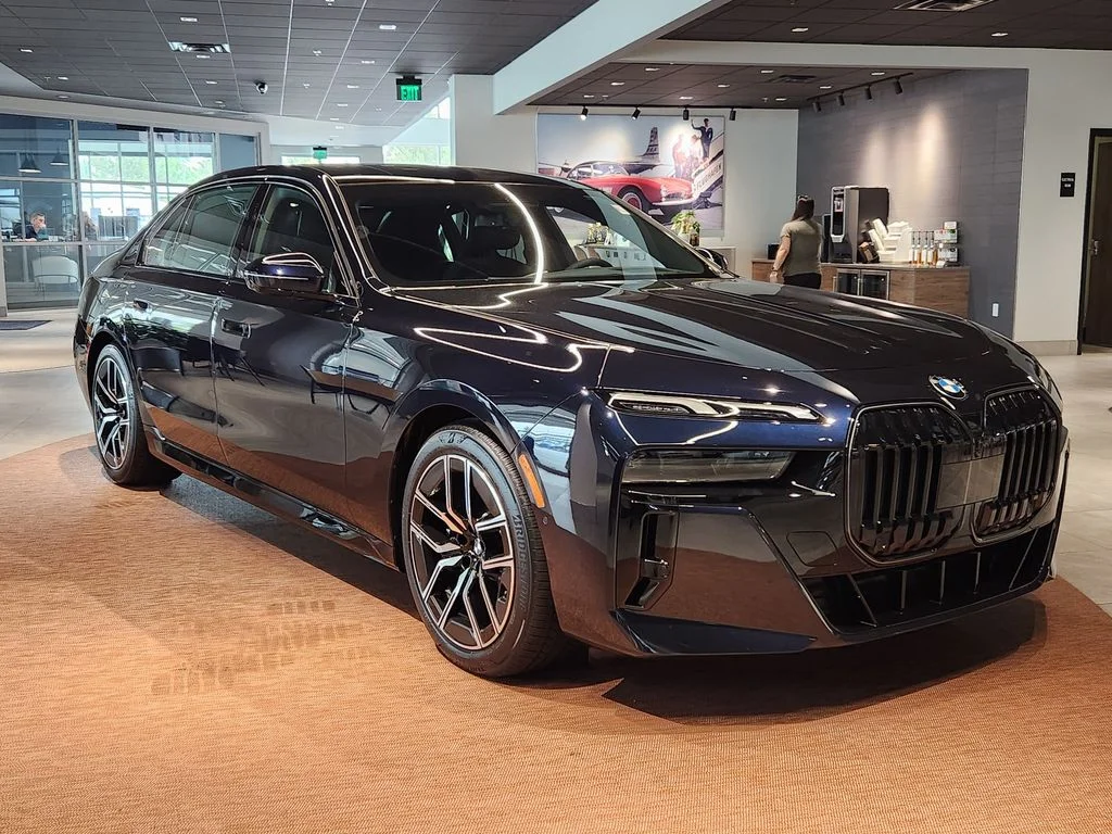 New 2026 Carbon Black Metallic BMW 740i xDrive image 5