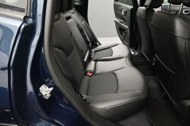 New 2026 Fathom Blue Pearl-Coat Exterior Paint Jeep Latitude image 24