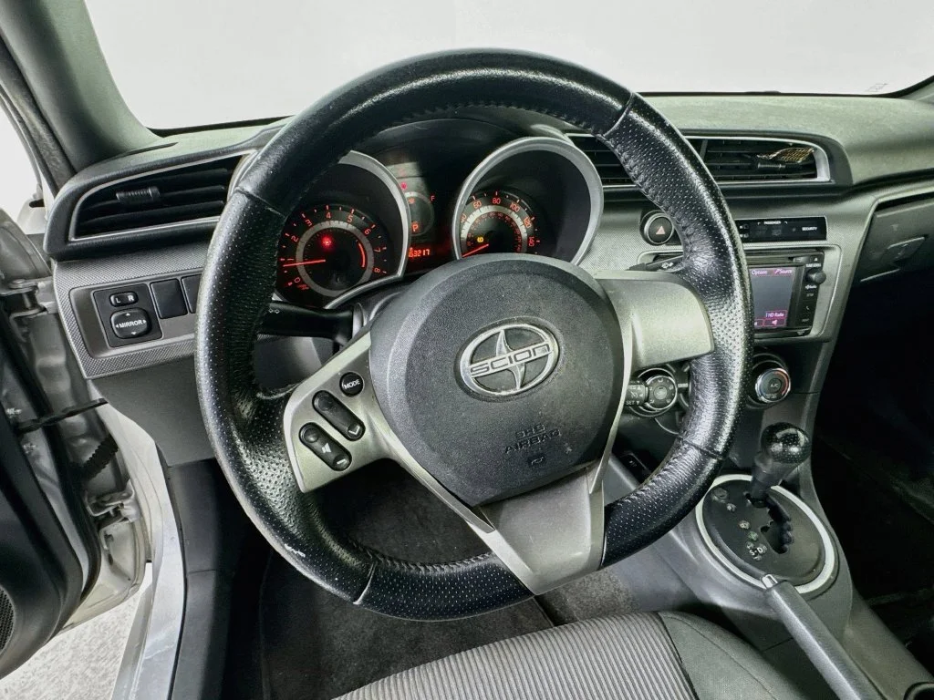 Used 2014 Classic Silver Metallic Scion Base image 12