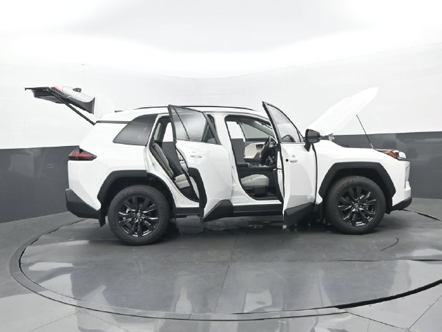 New 2026 Ice Cap Toyota XLE Premium image 31