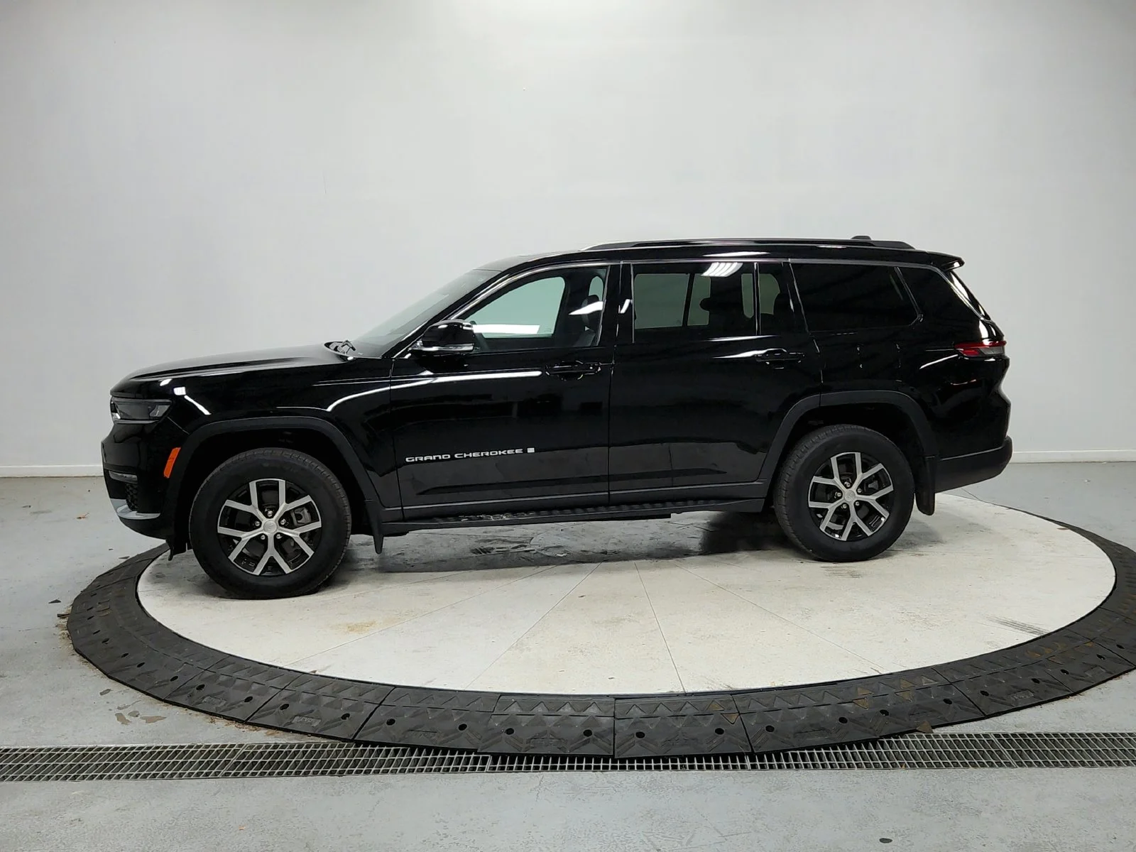 Used 2025 Black Jeep Limited image 5