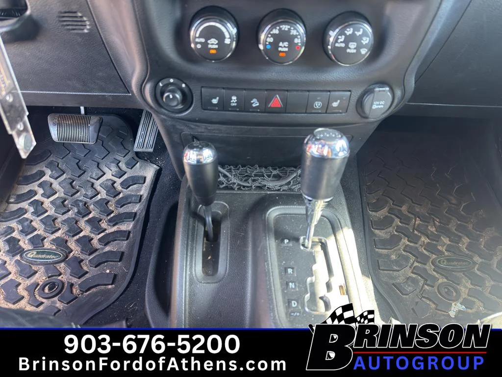 Used 2013 Rock Lobster Clearcoat Jeep Sahara image 17