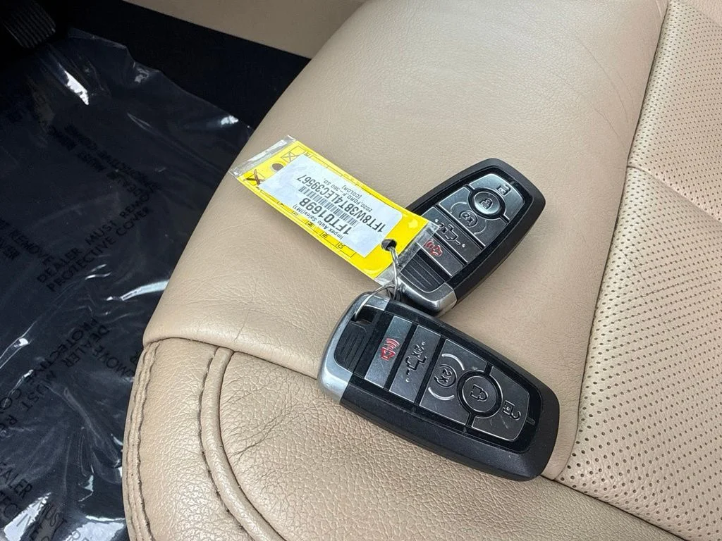 Used 2020 White Ford Lariat image 29