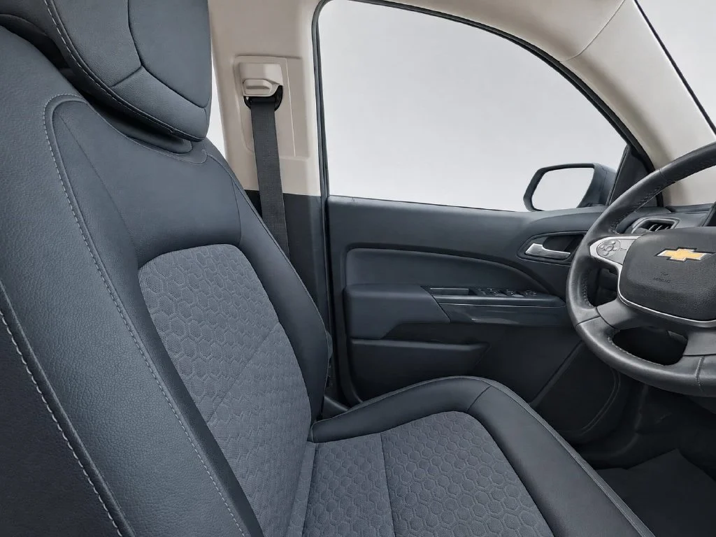 Used 2017 Black Chevrolet Z71 image 16