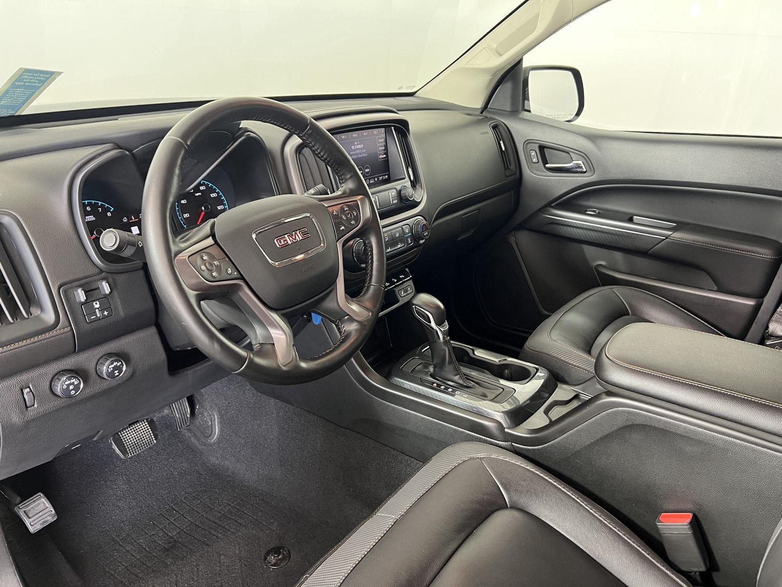 Used 2022 Onyx Black GMC 4WD AT4 w/Leather image 3