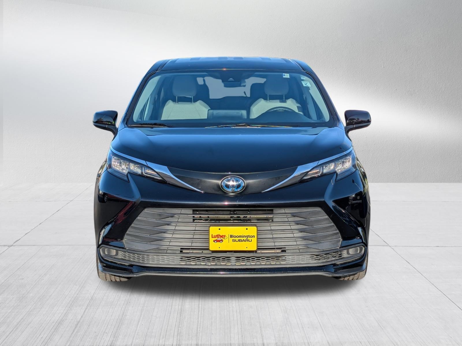 Used 2022 Toyota Sienna LE with VIN 5TDKRKEC5NS102072 for sale in Bloomington, Minnesota