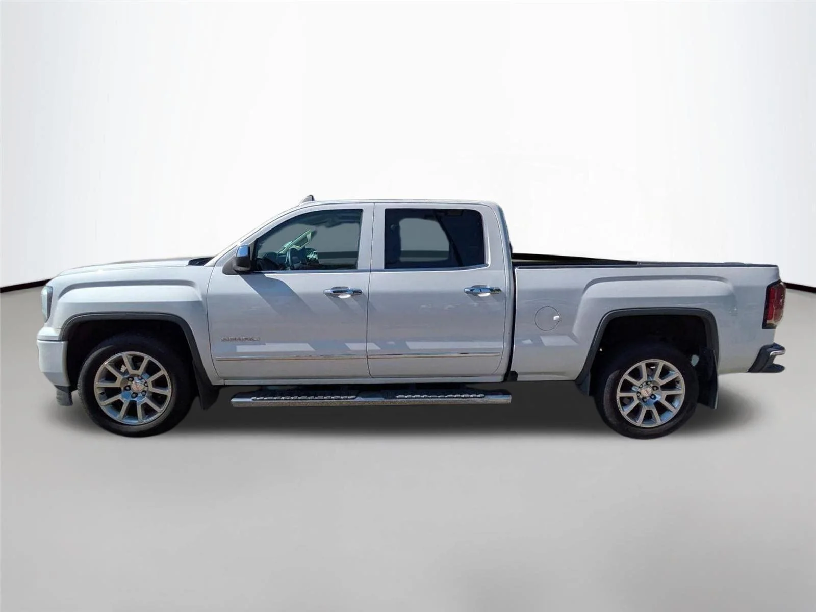 Used 2016 White Frost Tricoat GMC Denali image 8