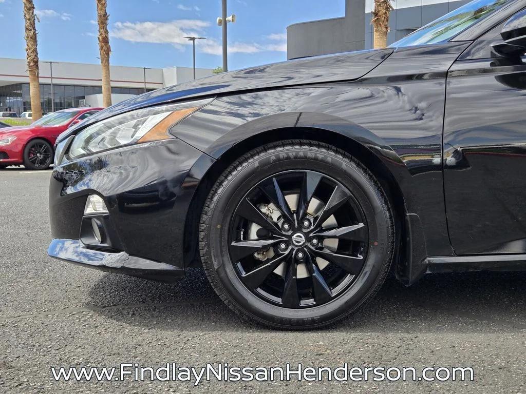 Certified Used 2021 Black Nissan 2.5 Platinum image 9
