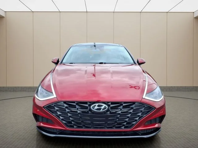 Used 2023 Red Hyundai SEL image 3