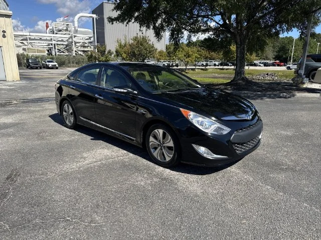 Used 2013 Black Hyundai Limited image 3