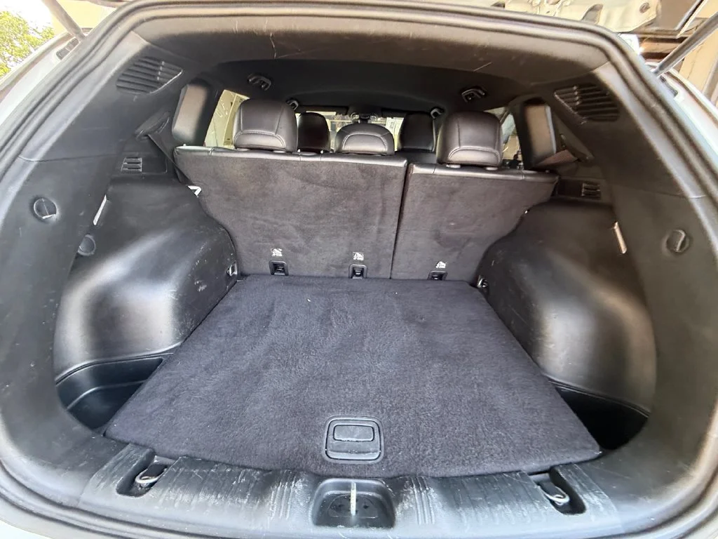 Used 2024 White Jeep Latitude image 19