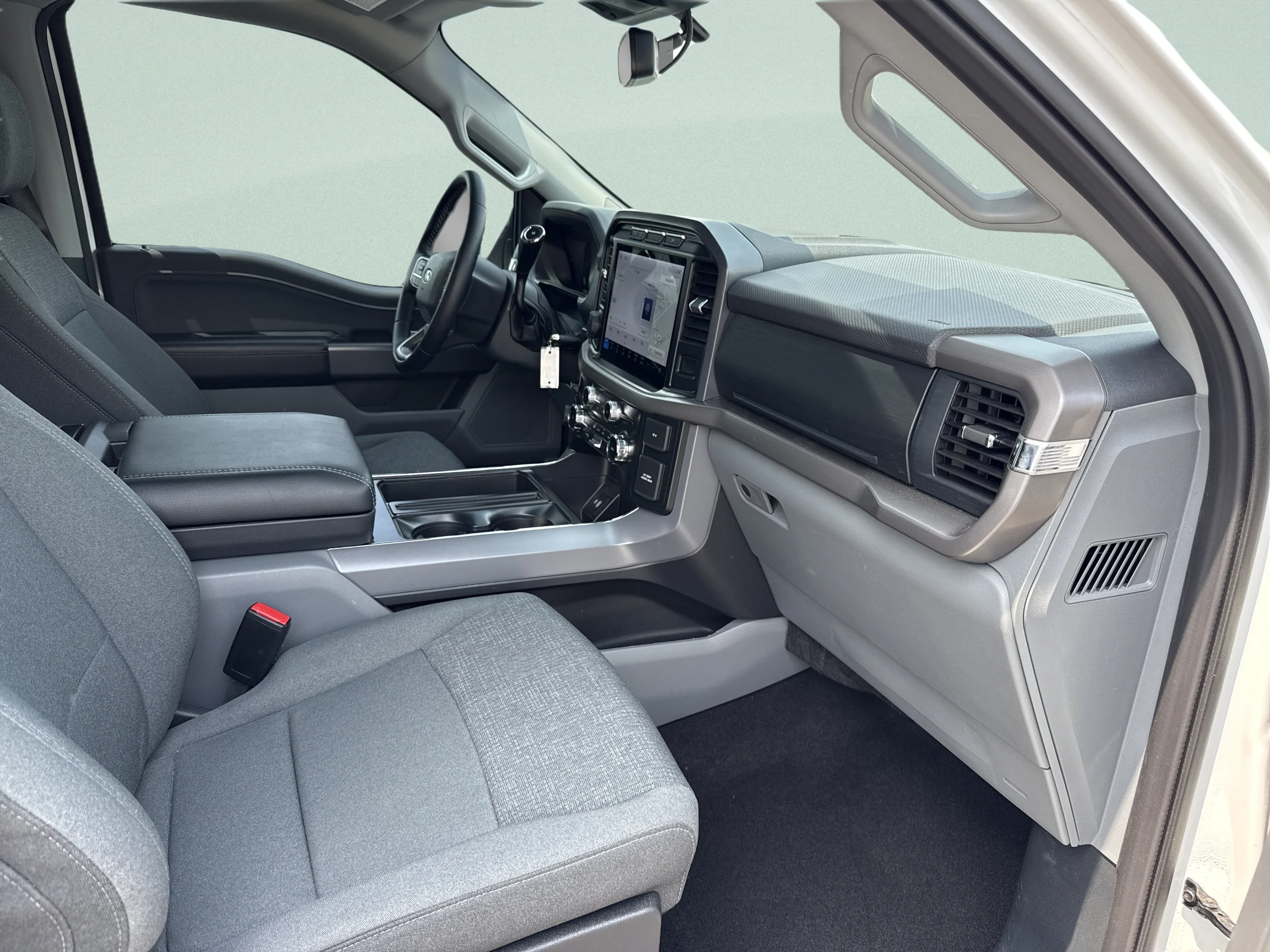 Used 2024 Oxford White Ford XLT image 18