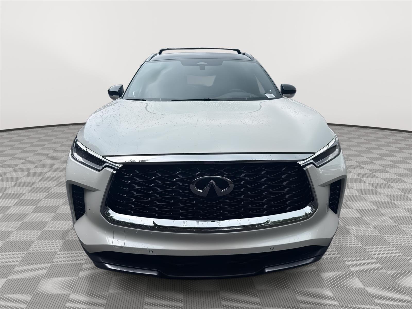 Used 2025 Majestic White/Black Obsidian INFINITI AUTOGRAPH image 3