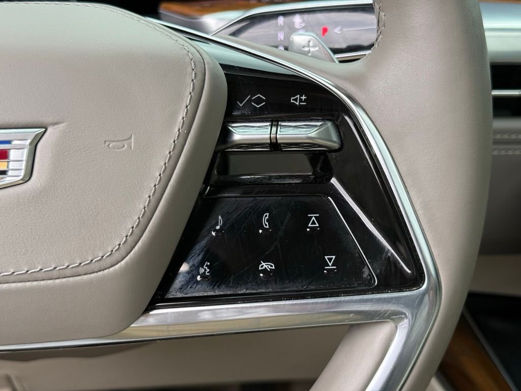 Used 2025  Cadillac Sport Platinum image 33